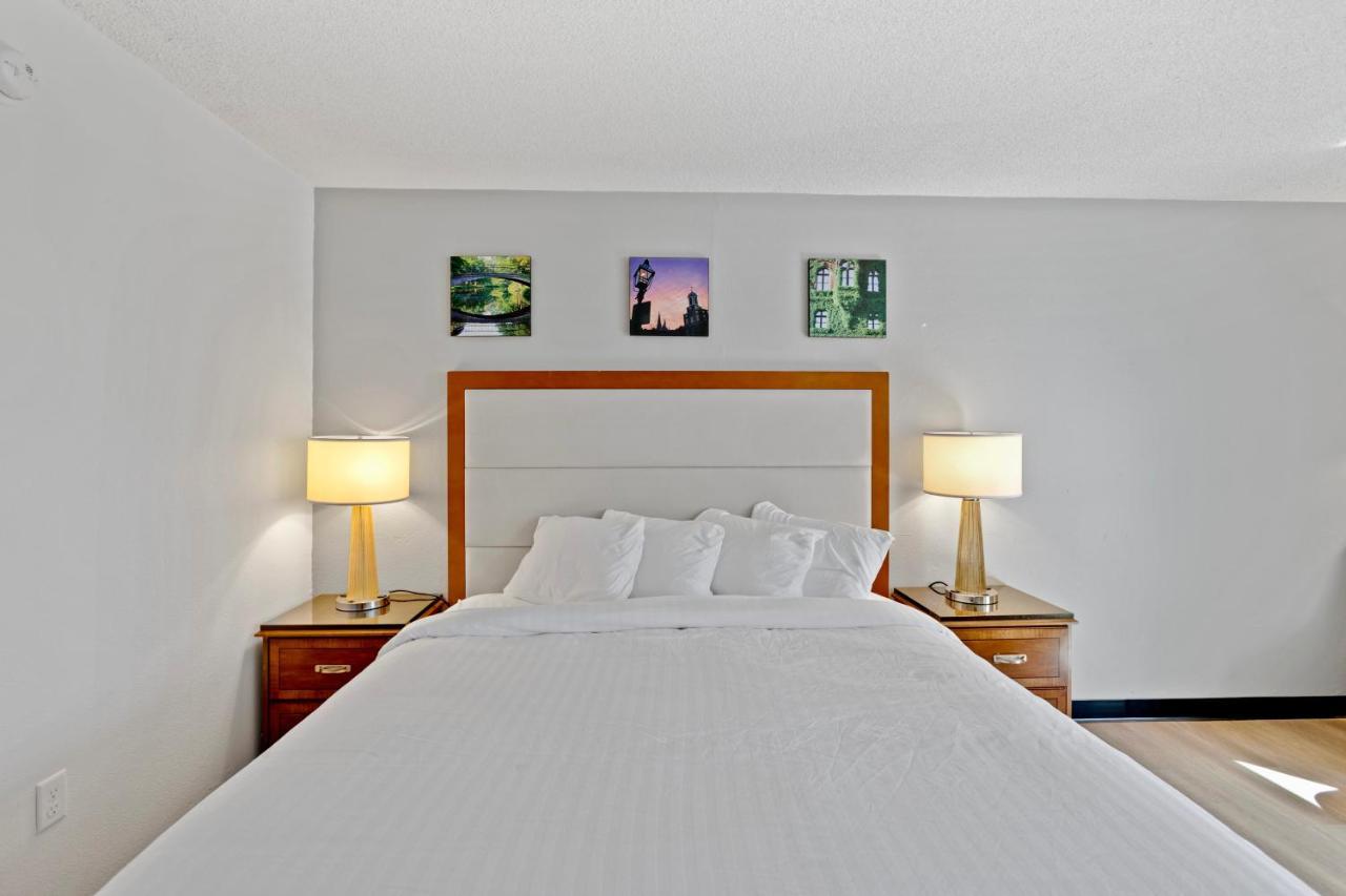 Days Inn By Wyndham Erie Kearsarge エクステリア 写真