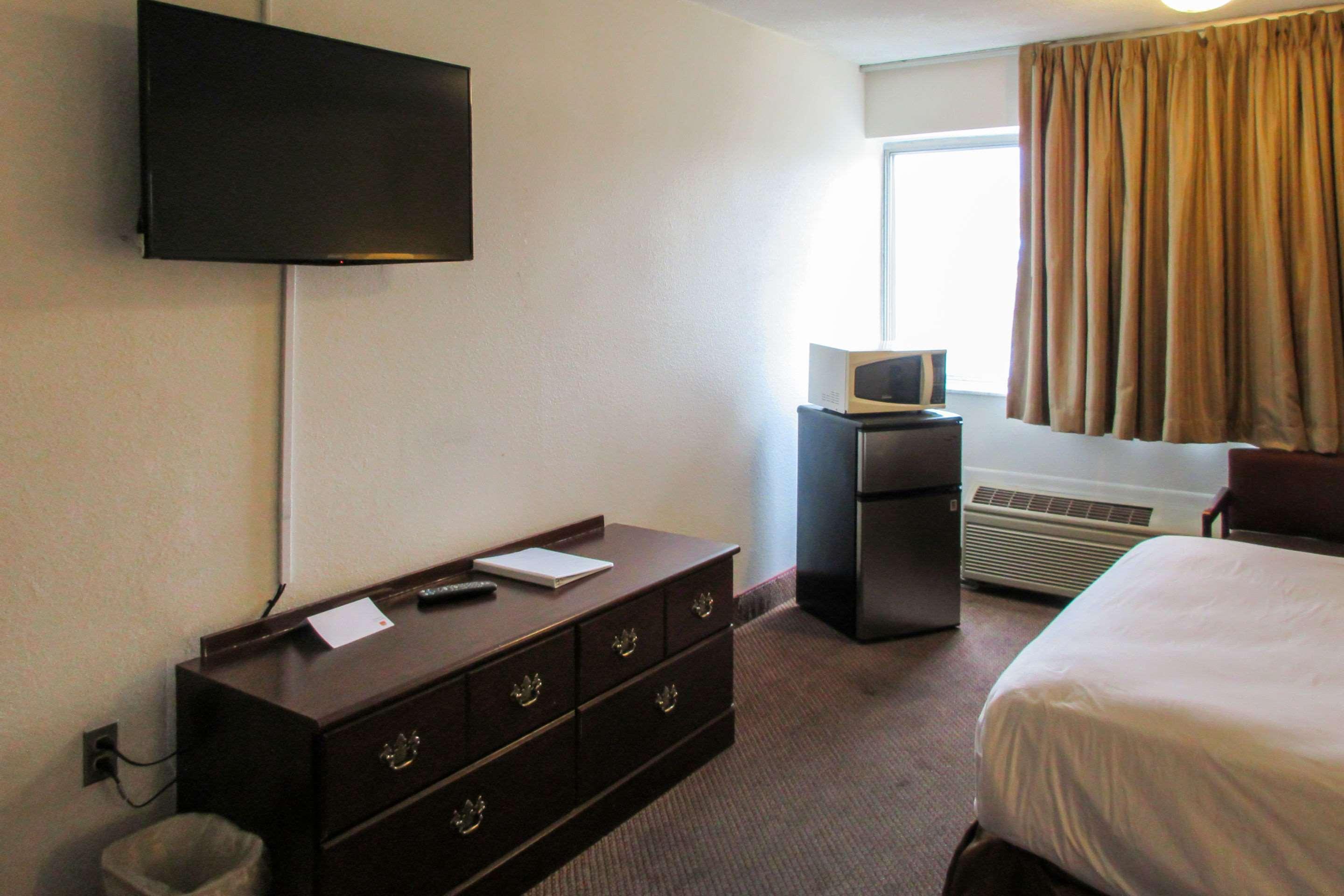 Days Inn By Wyndham Erie Kearsarge エクステリア 写真