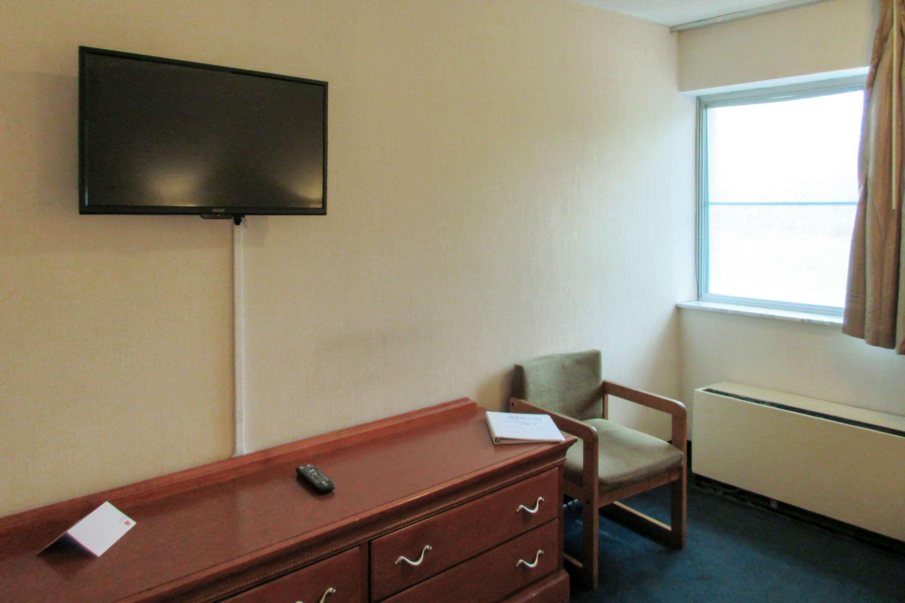 Days Inn By Wyndham Erie Kearsarge エクステリア 写真