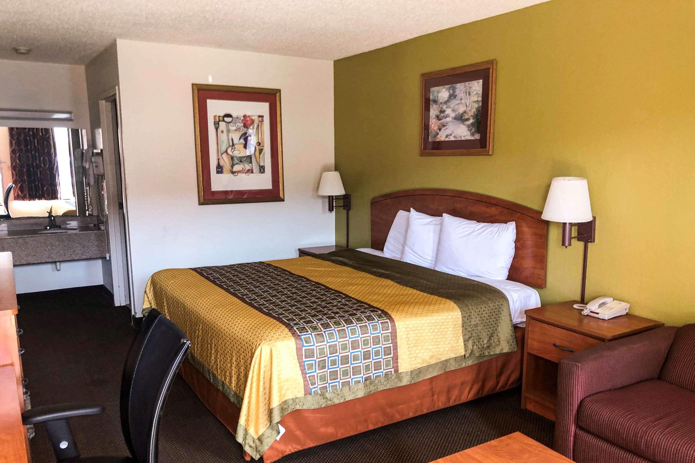 Days Inn By Wyndham Erie Kearsarge エクステリア 写真