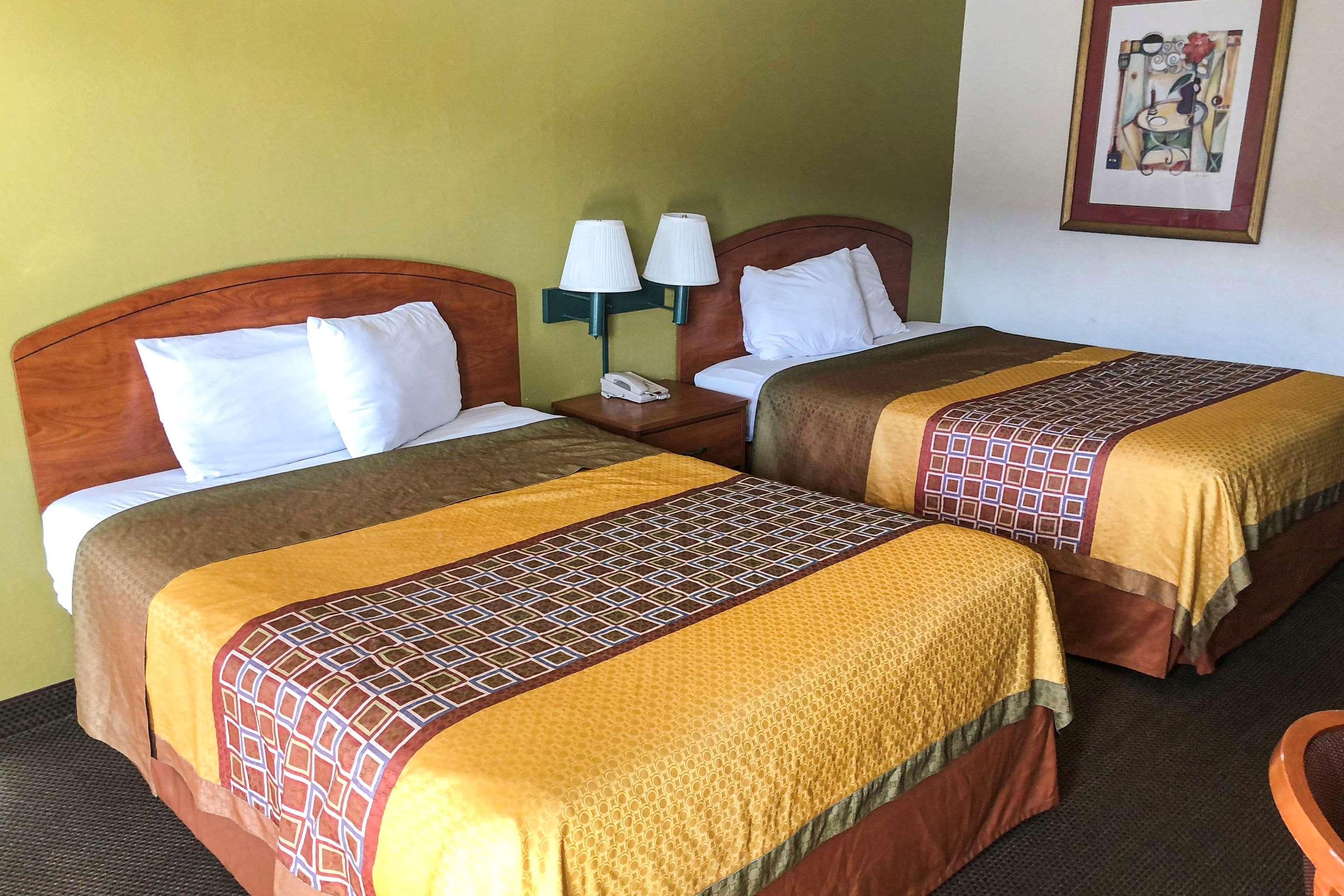 Days Inn By Wyndham Erie Kearsarge エクステリア 写真