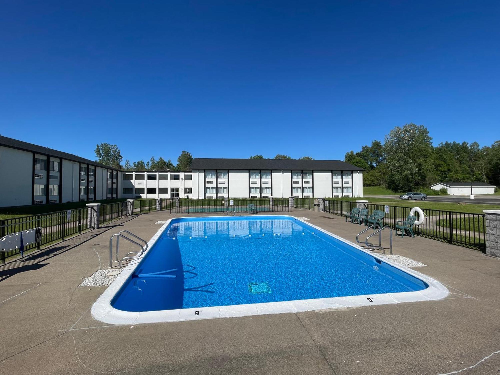 Days Inn By Wyndham Erie Kearsarge エクステリア 写真