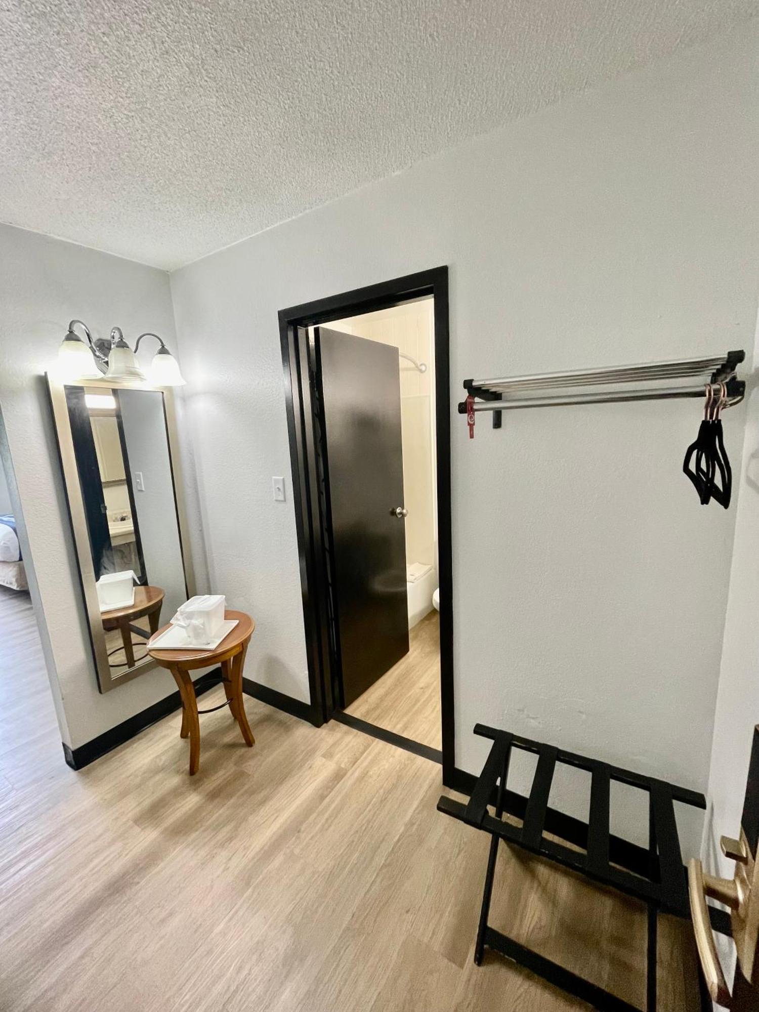 Days Inn By Wyndham Erie Kearsarge エクステリア 写真