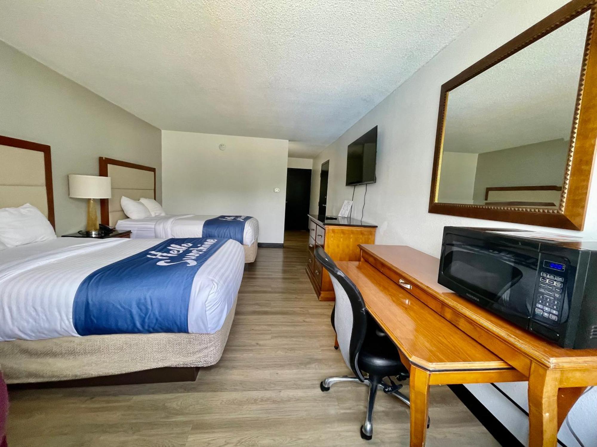 Days Inn By Wyndham Erie Kearsarge エクステリア 写真