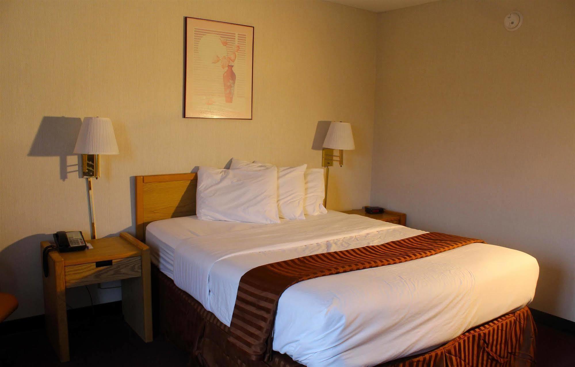 Days Inn By Wyndham Erie Kearsarge エクステリア 写真